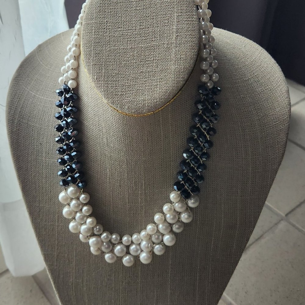 Ladies Fashion Beaded NWT Necklace Set